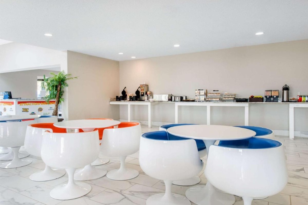 Clarion Inn & Suites Kissimmee-Lake Buena Vista South